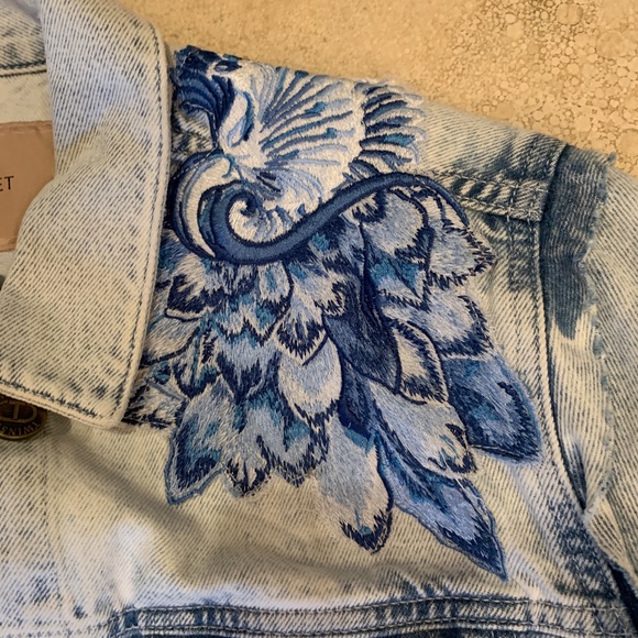Italian designer Twinset Milano Washed Denim jacket - Picture 2 of 4